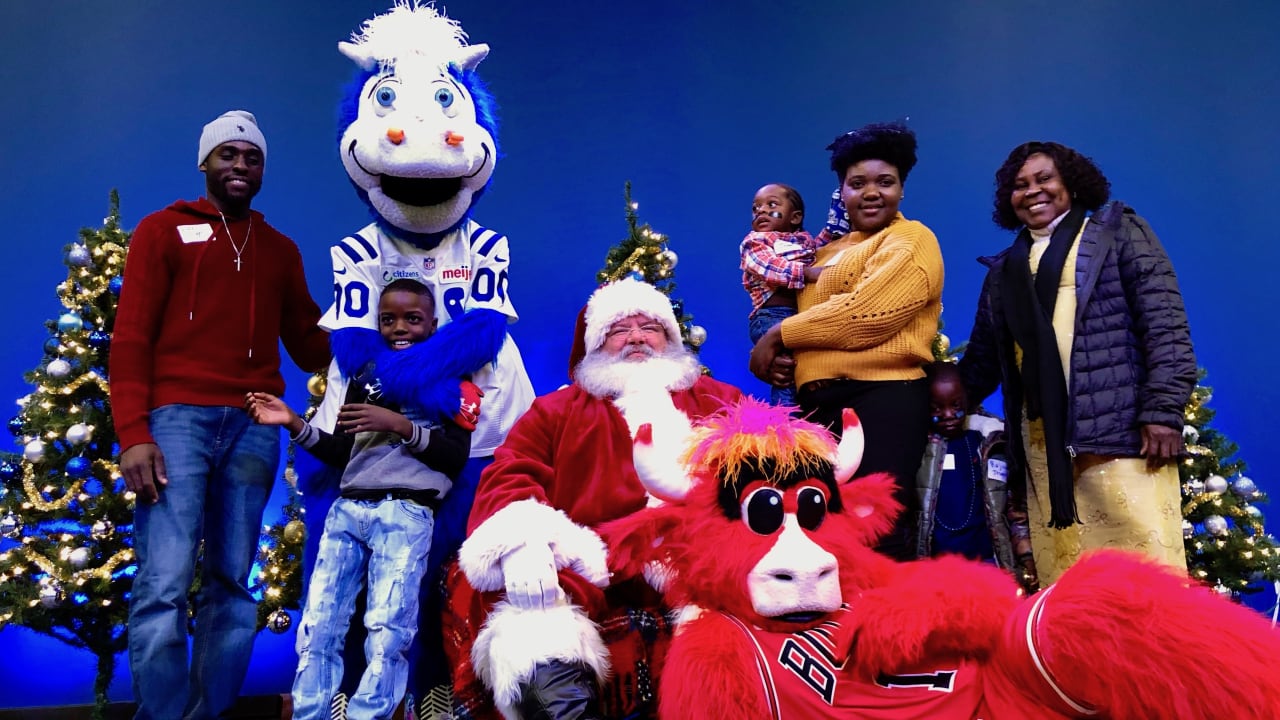 Arizona Cardinals arrive in holiday spirit for Christmas Day game vs. Colts