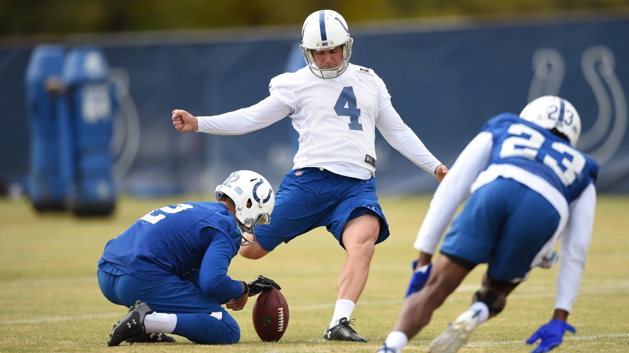 Colts keep Vinatieri, but it wasn't easy