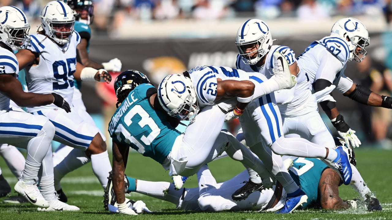 HIGHLIGHT | Kenny Moore II Greets Dare Ogunbowale For Strong TFL