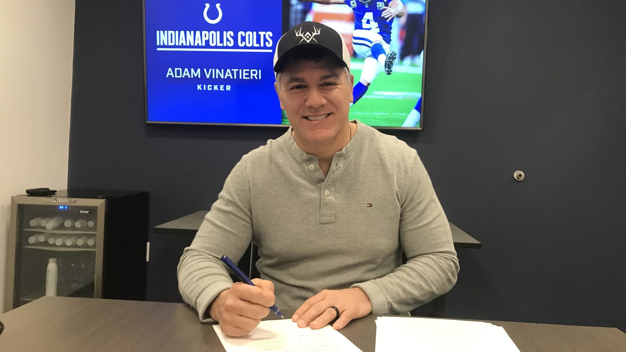 Colts interested in bringing back kicker Adam Vinatieri