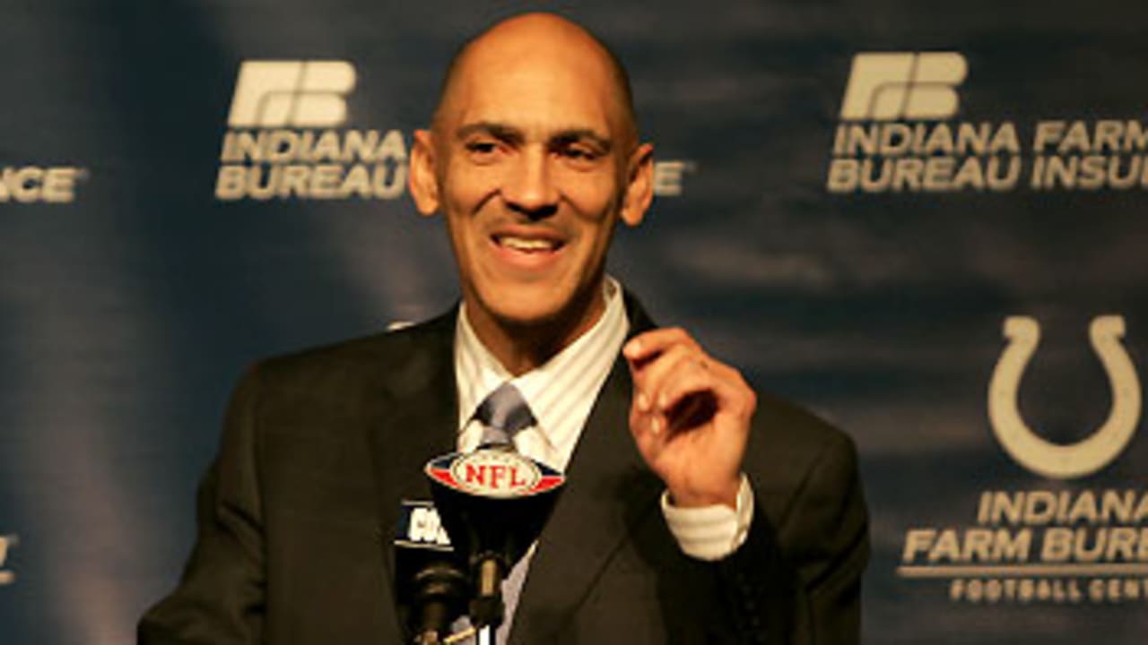 12 Jan 2002: Head coach Tony Dungy of the Tampa Bay Buccaneers