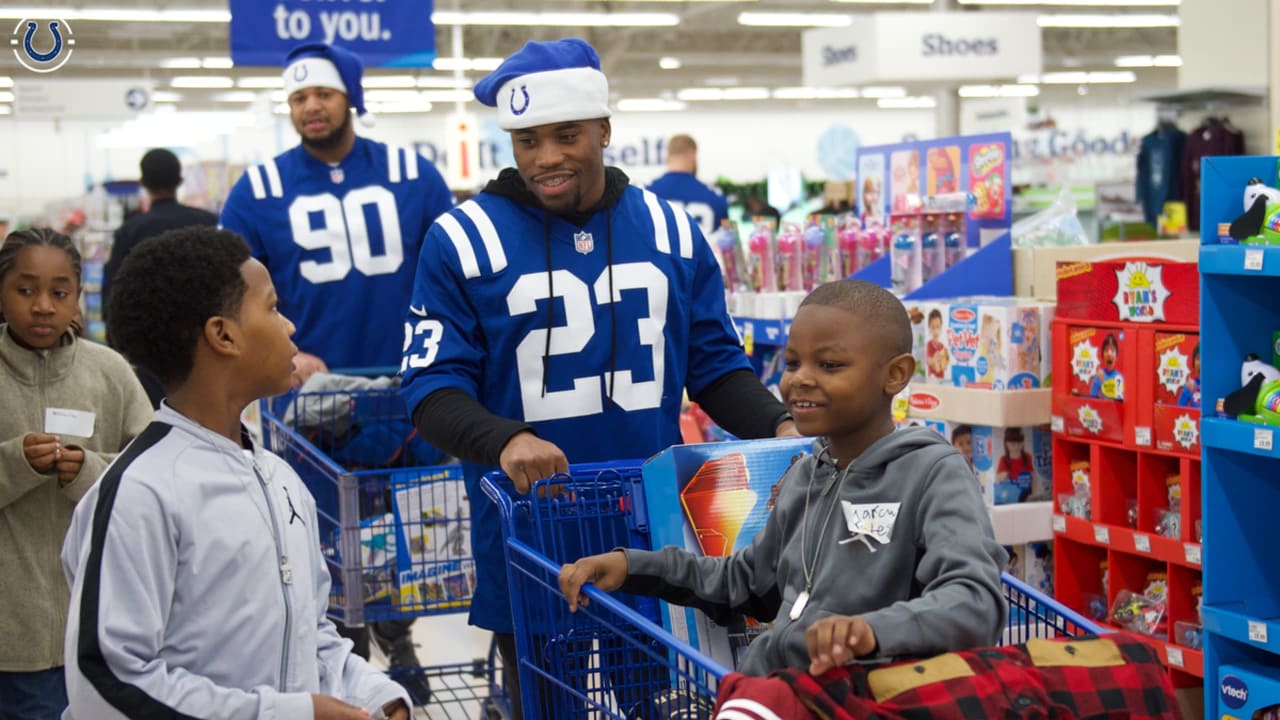 Photos: Packers players shop with kids from Pals Program at Meijer