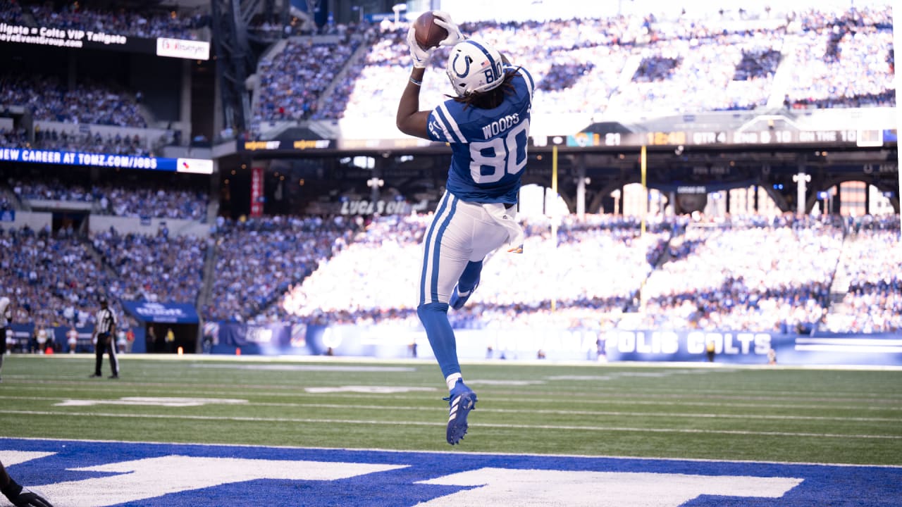 Indianapolis Colts tight end Jelani Woods (80) warms up before an NFL  football game between the Houston Texans and Indianapolis Colts, Sunday, Jan.  8, 2023, in Indianapolis. (AP Photo/Darron Cummings Stock Photo - Alamy