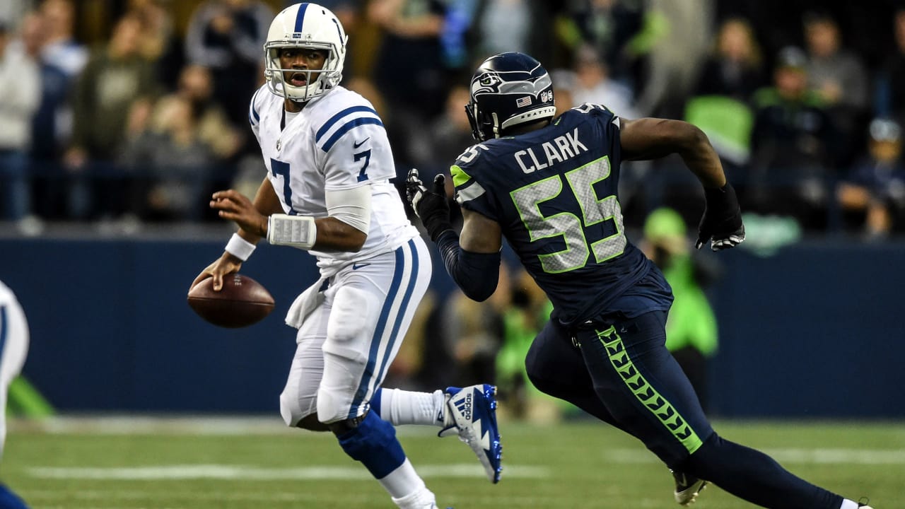 Seahawks: Young fan, Shaquem Griffin share special moment before game