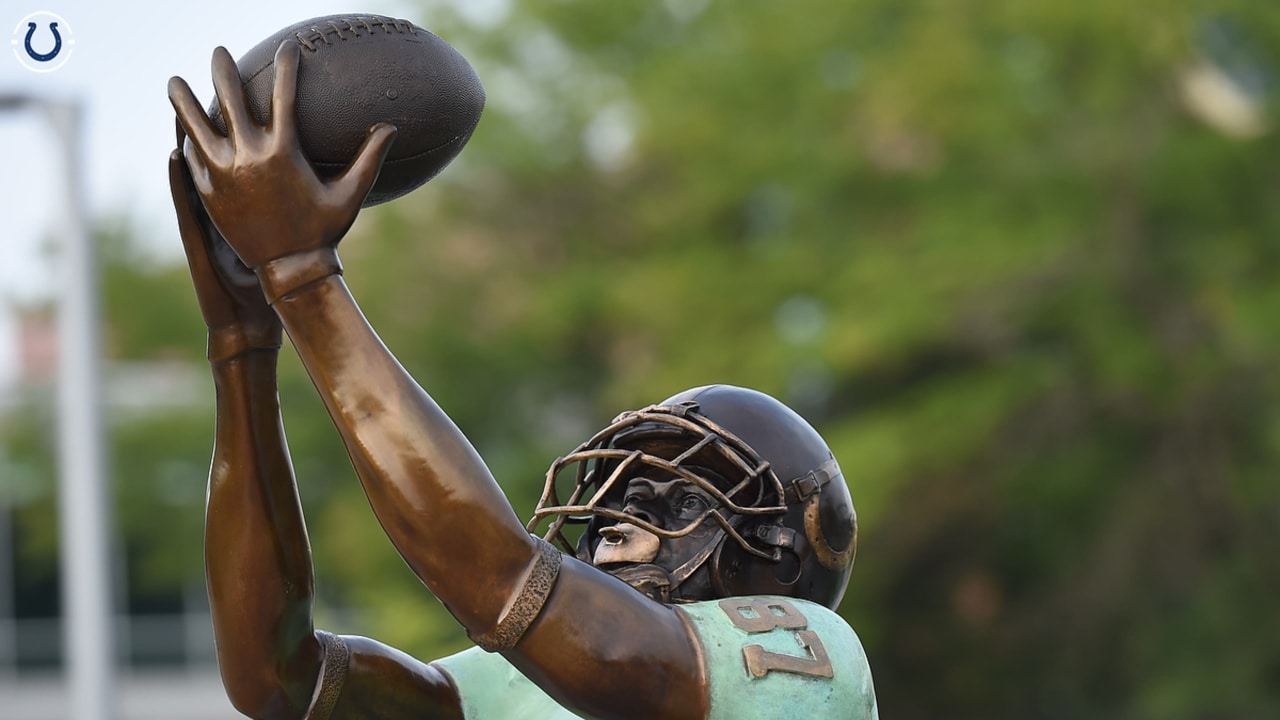 49ers legends unveil statues at new museum