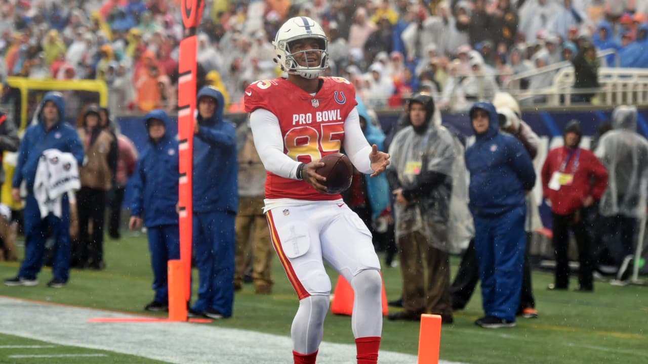 WATCH: Patrick Mahomes' TD pass to Eric Ebron in 2019 Pro Bowl