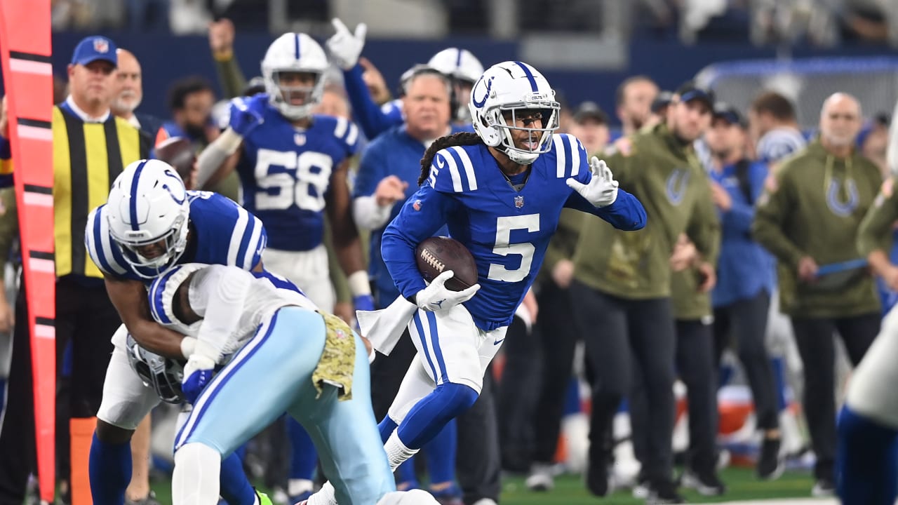 Indianapolis Colts cornerback Stephon Gilmore (5) drops into coverage  during an NFL football game against the Washington Commanders, Sunday, Oct.  30, 2022, in Indianapolis. (AP Photo/Zach Bolinger Stock Photo - Alamy