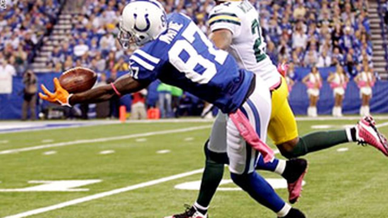 The Indianapolis Colts' Reggie Wayne (87) breaks away for a