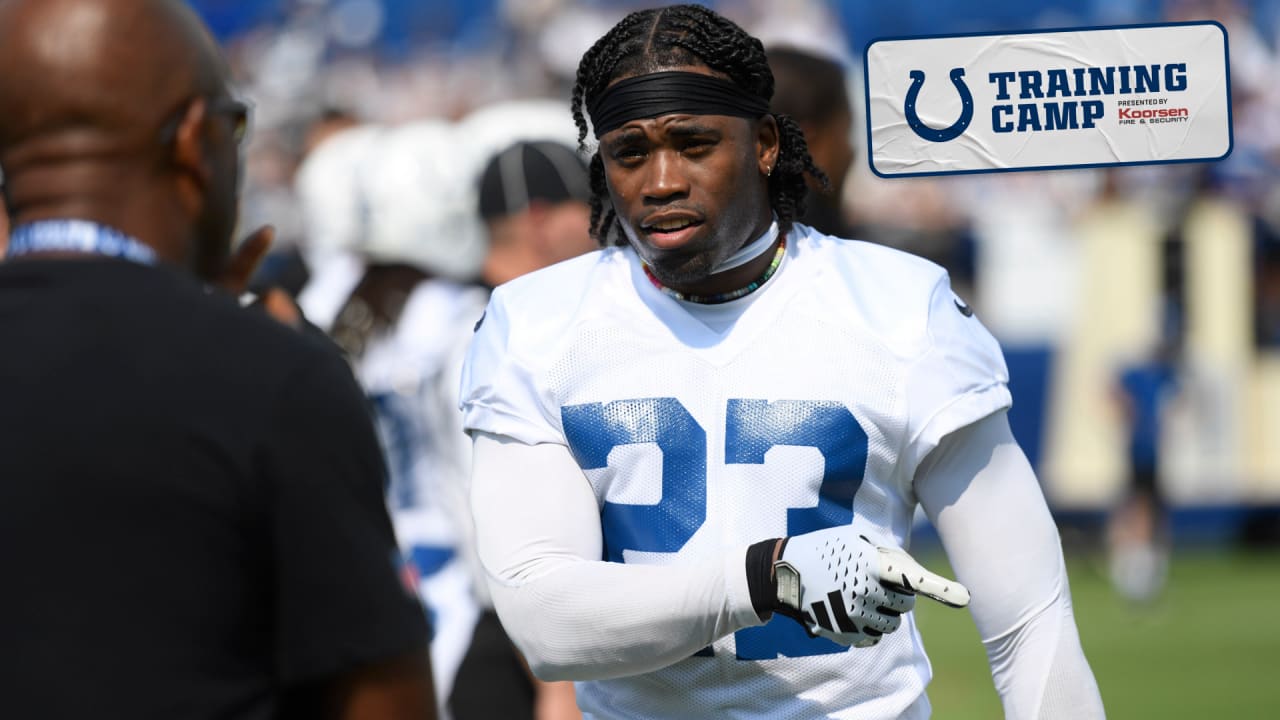 Indianapolis Colts tight end Kylen Granson (83) makes the catch against the  Las Vegas Raiders during the first half of an NFL football game, Sunday, Nov  13, 2022, in Las Vegas. (AP