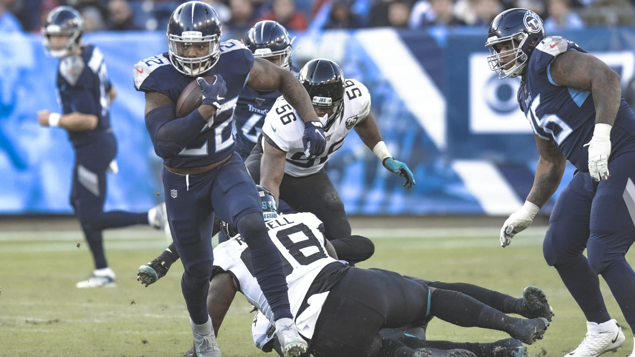 Derrick Henry in background of Tennessee Titans' pick of Rashaan Evans 