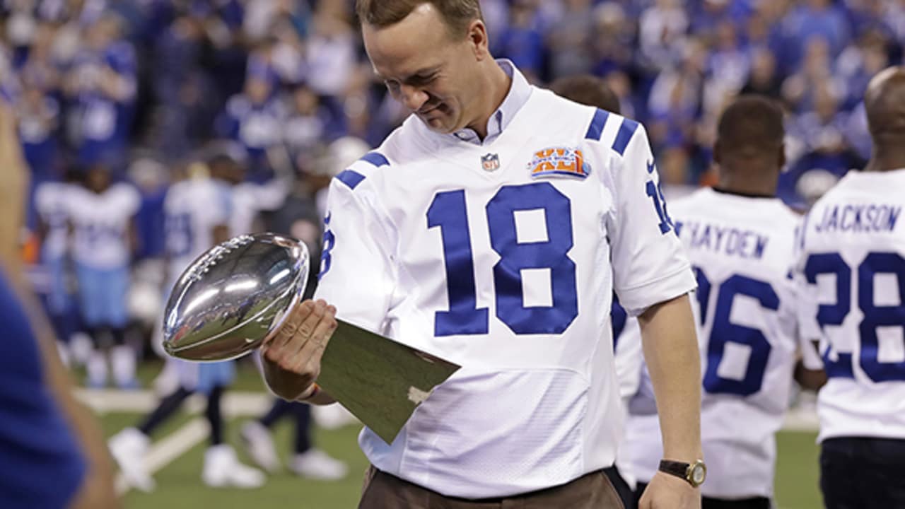 Peyton Manning Catches Up With Andrew Luck Before Sunday's Colts Win