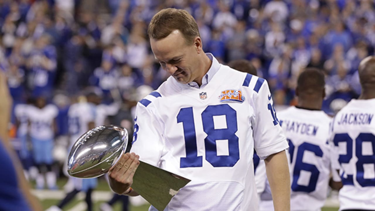 Peyton Manning Catches Up With Andrew Luck Before Sunday's Colts Win