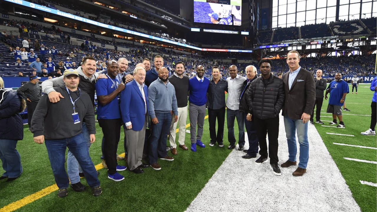 Surrounded By Former Teammates, Reggie Wayne Is Inducted Into Colts Ring Of  Honor