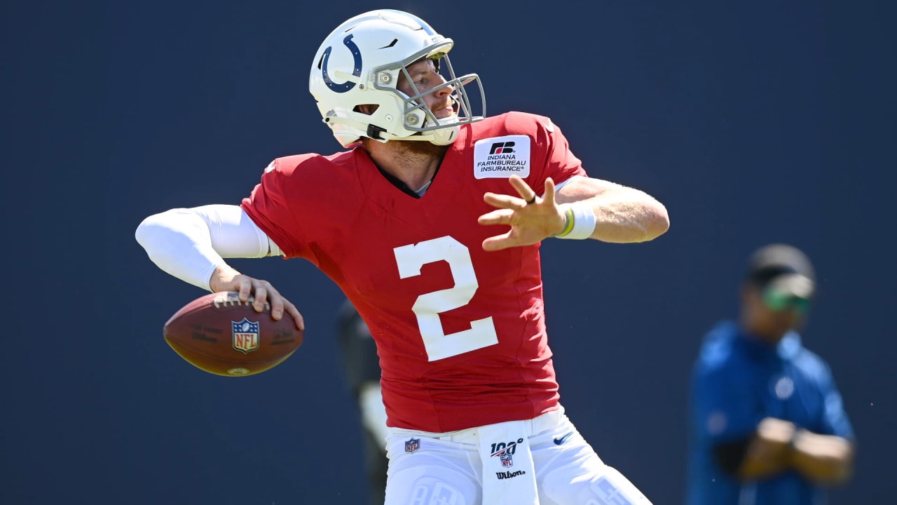 November 28, 2021: Indianapolis Colts quarterback Carson Wentz (2) passes  the ball during NFL football game action between the Tampa Bay Buccaneers  and the Indianapolis Colts at Lucas Oil Stadium in Indianapolis