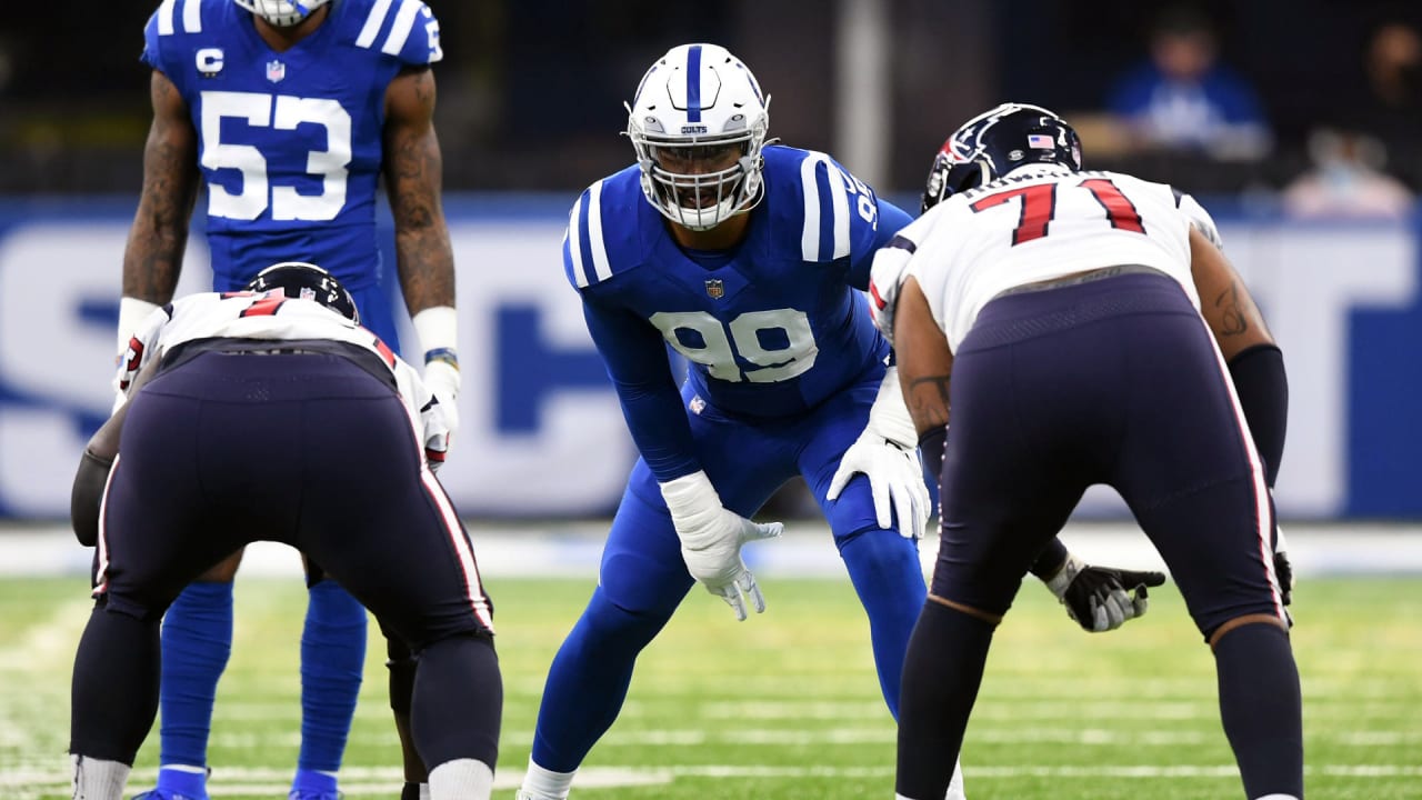 Indianapolis, Indiana, USA. 17th Oct, 2021. Indianapolis Colts defensive  lineman DeForest Buckner (99) pursues the quarterback during NFL football  game action between the Houston Texans and the Indianapolis Colts at Lucas  Oil