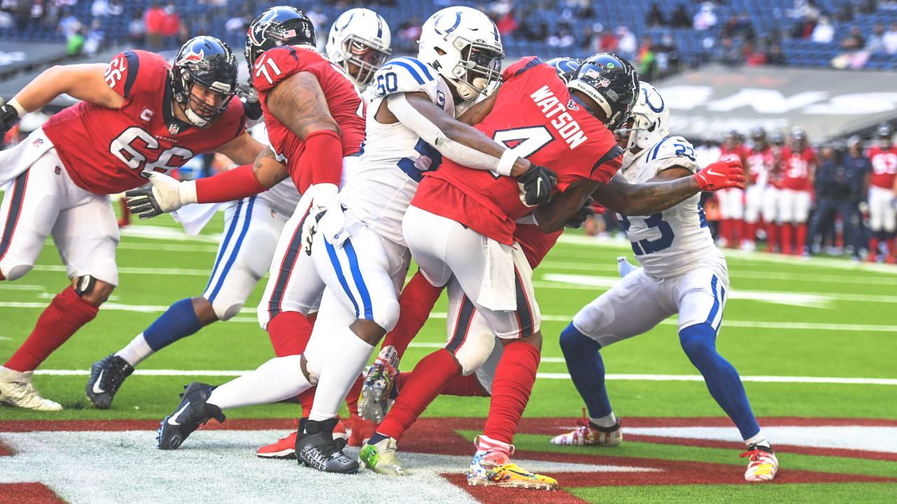 Colts' Anthony Richardson rushes for 2 touchdowns, leaves game with  concussion in dominant win over Texans