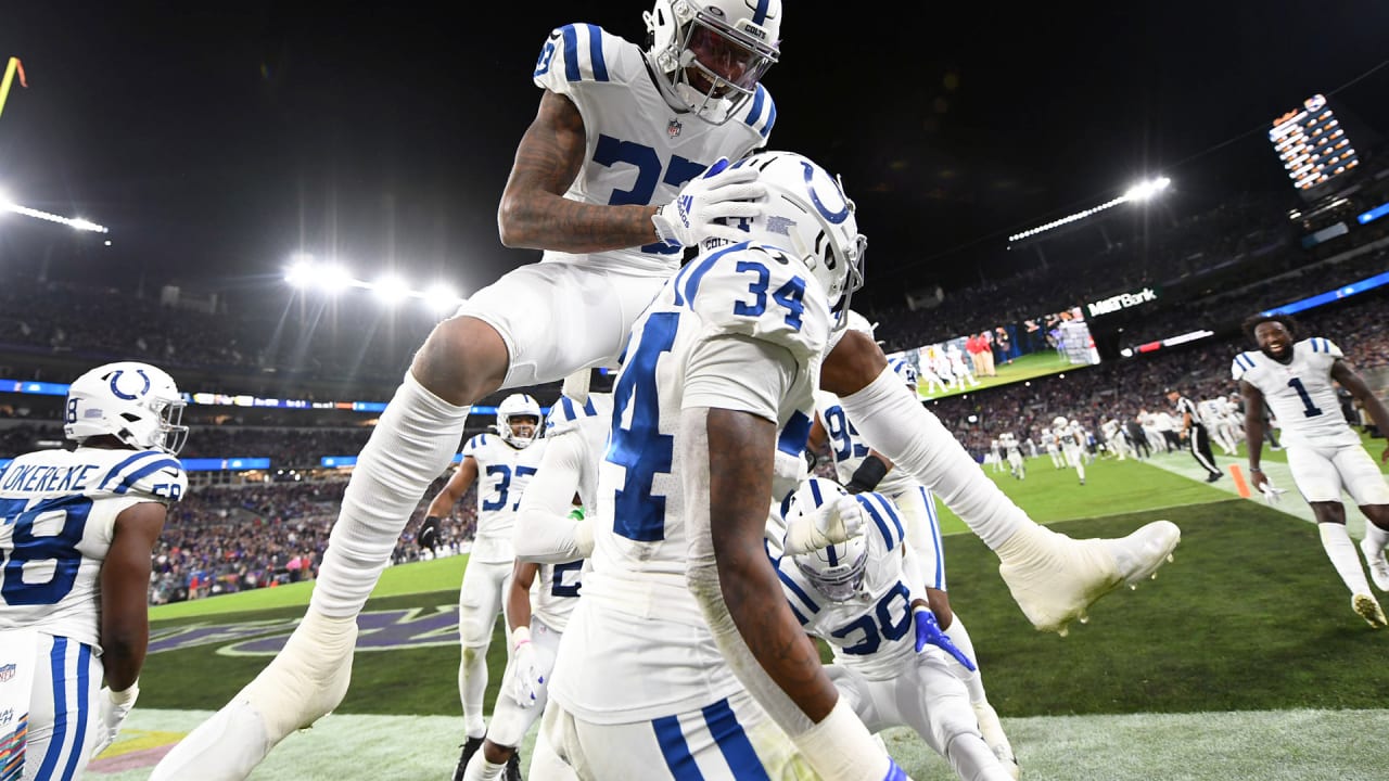 Lamar Jackson fumble nearly gives Colts 98-yard touchdown (video