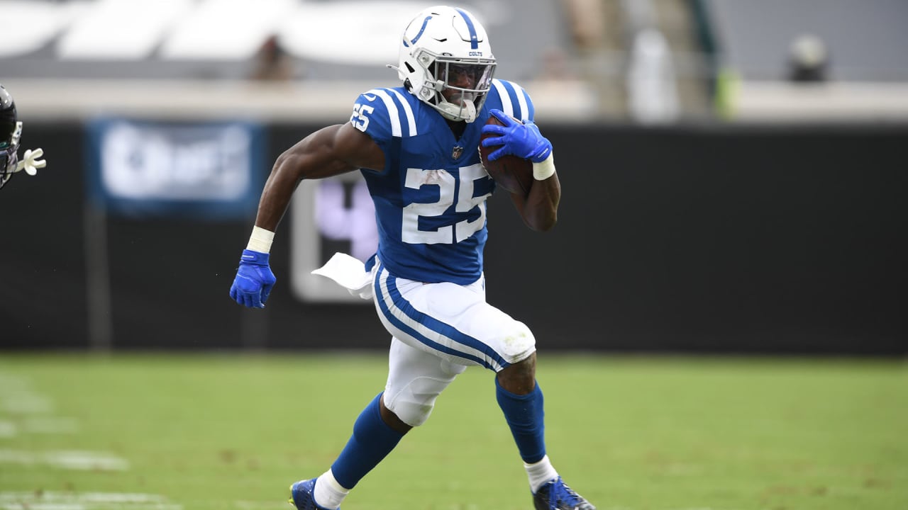 HIGHLIGHT Marlon Mack Picks Up 18 Yards