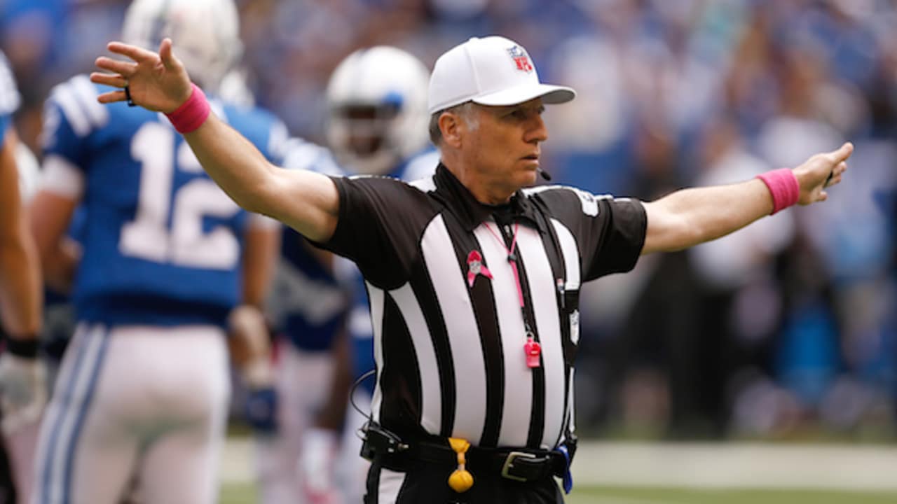 line judge Mark Perlman (9) during the Denver Broncos v the Los