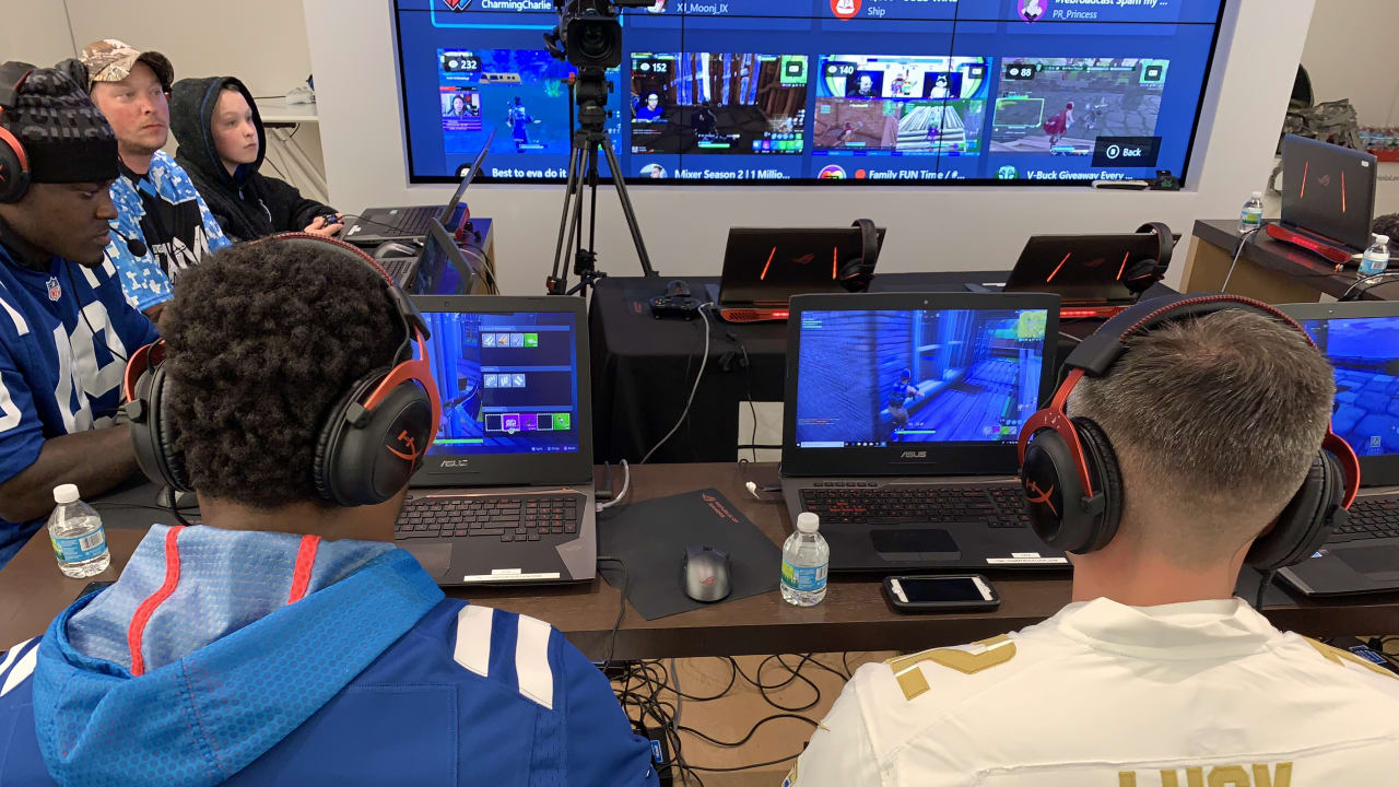 Microsoft Fortnite Friday Tournament Pros Vs Gi Joes Colts Microsoft And Wounded Warriors Team Up For Fortnite Tournament