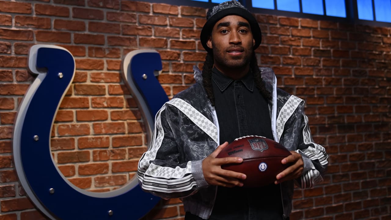 Indianapolis Colts Sign Cornerback Stephon Gilmore: Report