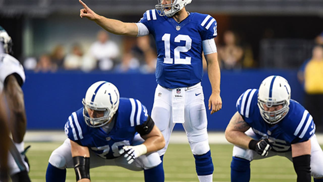 Andrew Luck gives Colts upper hand over Peyton Manning, Broncos - Los  Angeles Times