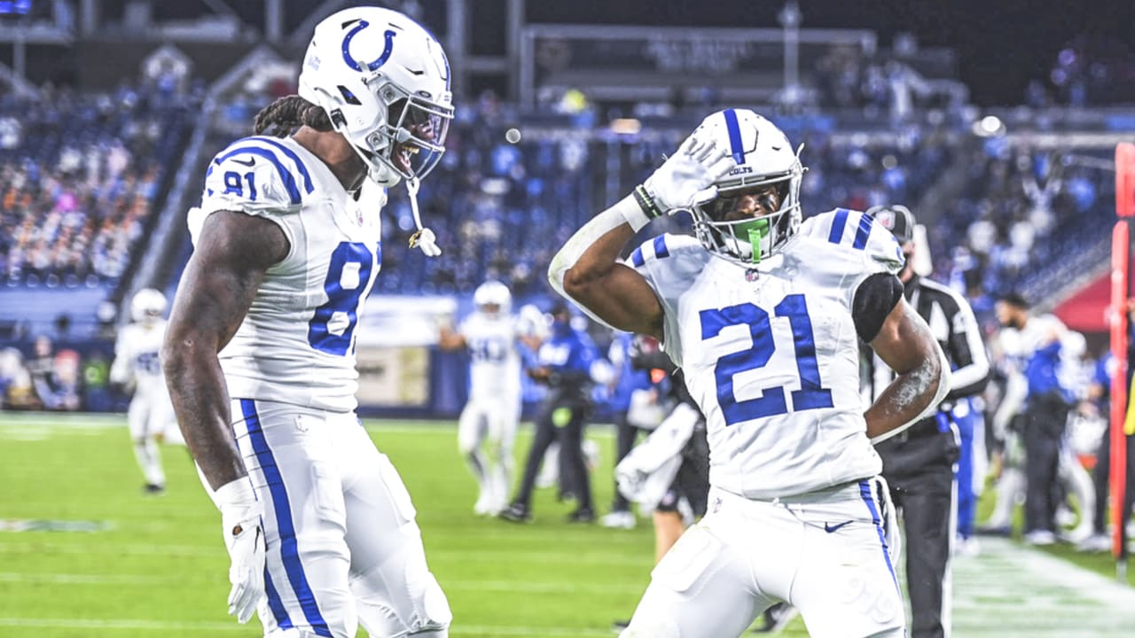 November 14, 2021: Indianapolis Colts players celebrate after a touchdown  by Indianapolis Colts linebacker E.J. Speed (45) during NFL football game  action between the Jacksonville Jaguars and the Indianapolis Colts at Lucas