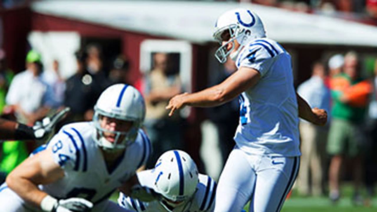 NFL: Colts kicker Adam Vinatieri reunited with high school jersey