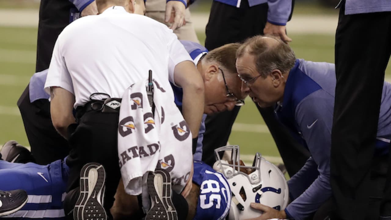 NFL World Reacts To Concerning Colts Injury News - The Spun