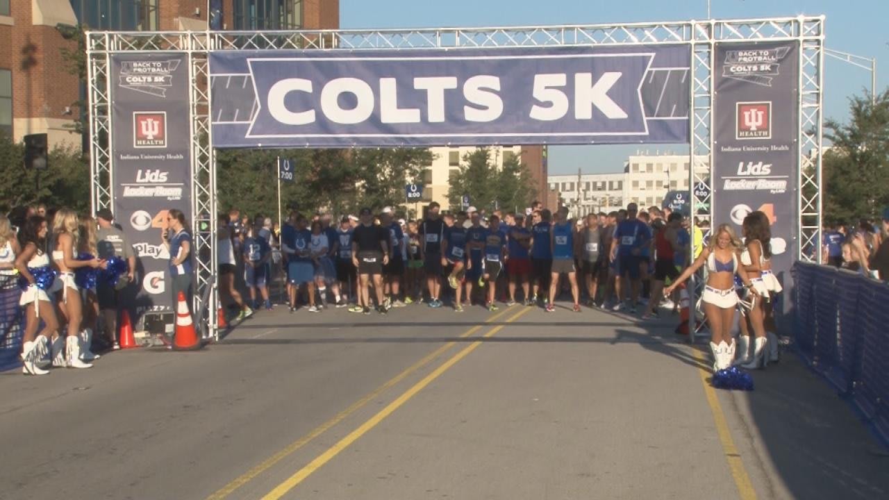 Couple gets engaged at Lucas Oil Stadium after Colts 5K race