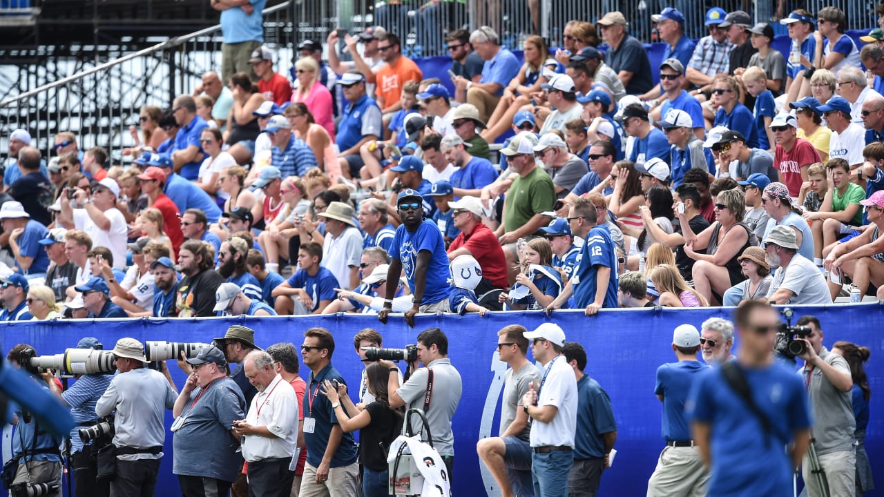 Colts cheered on by sold-out stadium, largest crowd since 2019