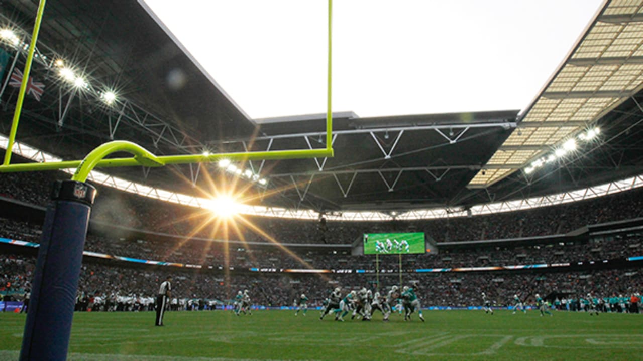 ENGLISH FOOTBALL FAN EXPERIENCES NFL!  Jacksonville Jaguars vs Denver  Broncos @ Wembley Stadium 