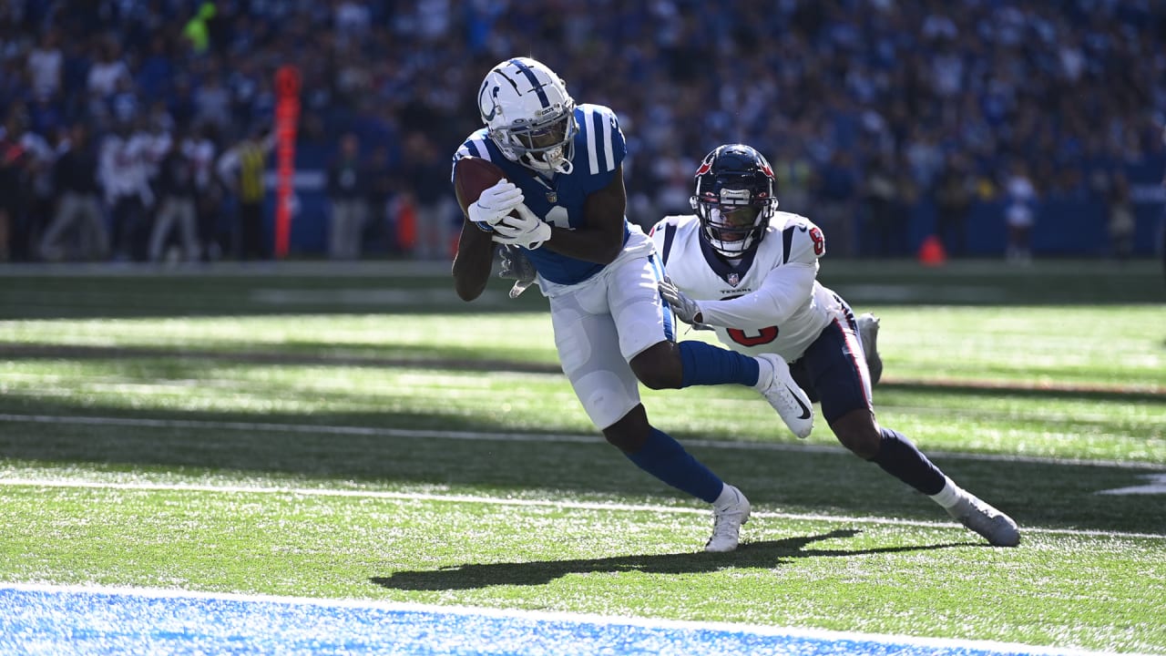 Indianapolis Colts wide receiver Parris Campbell (1) makes a catch