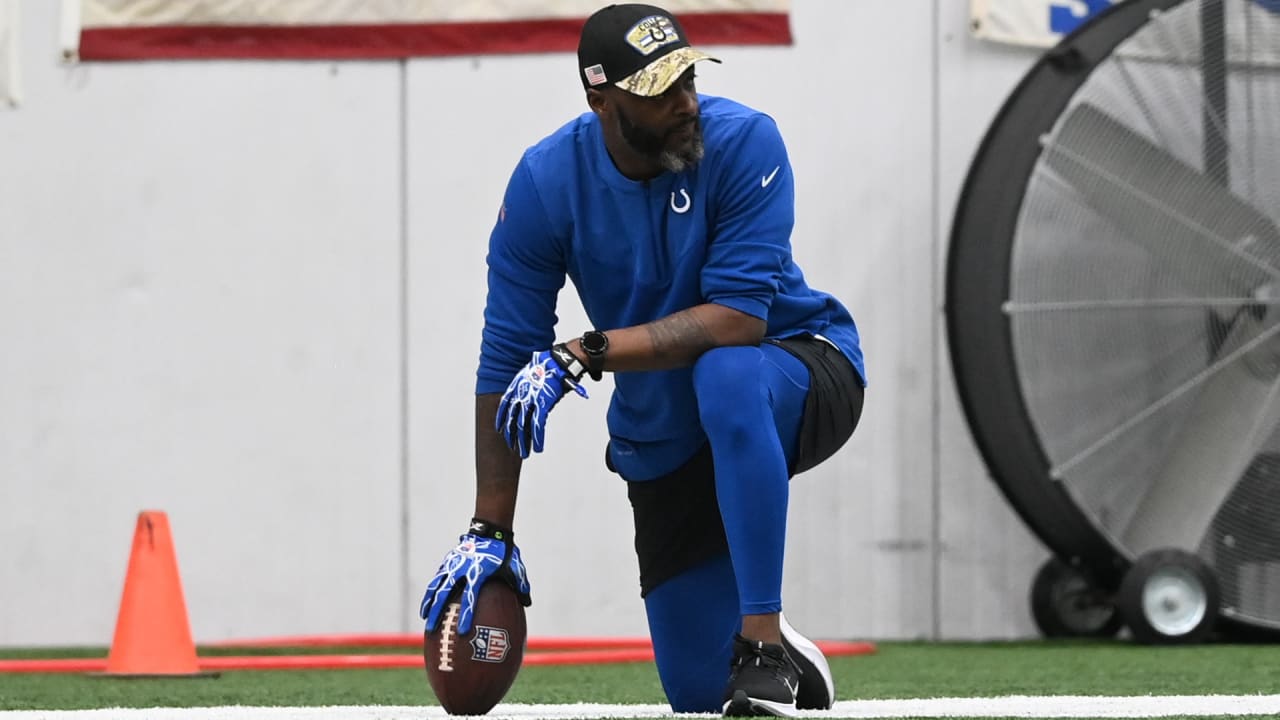 Indianapolis, Indiana, USA. 28th Nov, 2022. Indianapolis Colts wide  receiver Mike Strachan (17) wears a Kicking the Stigma t-shirt prior to an  NFL game between the Pittsburg Steelers and the Indianapolis Colts