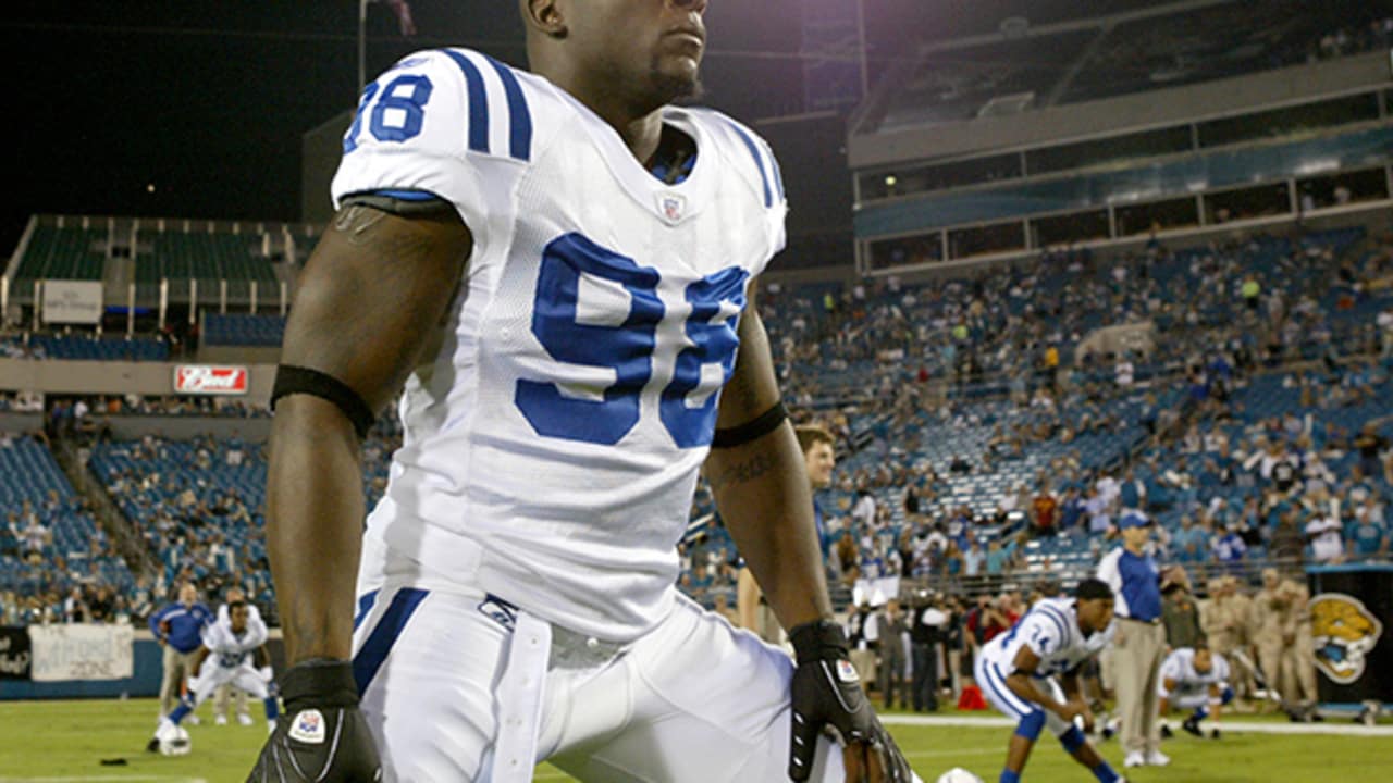 Colts Say Thank You To Robert Mathis