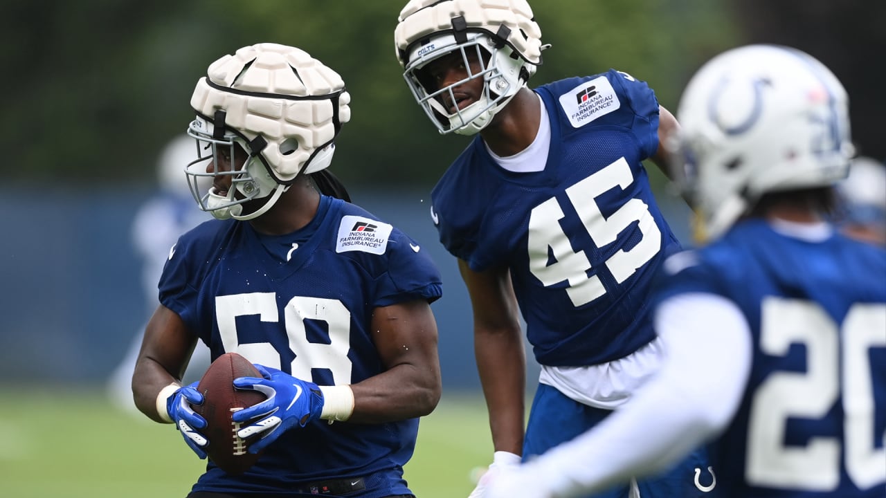 Indianapolis Colts linebacker Bobby Okereke (58) lines up on defense during  an NFL football game against the Washington Commanders, Sunday, Oct. 30,  2022, in Indianapolis. (AP Photo/Zach Bolinger Stock Photo - Alamy