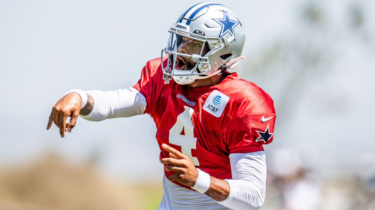 Dak compares '23 offensive change to '18 change under Moore