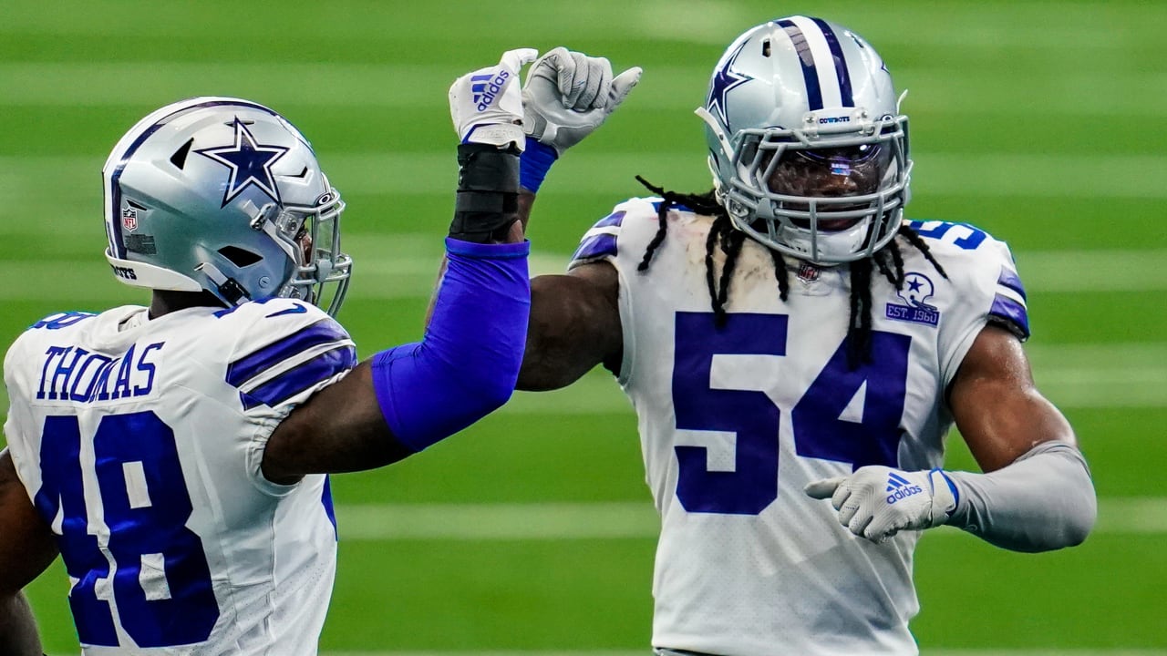 Dallas Cowboys middle linebacker Jaylon Smith (54) lines up