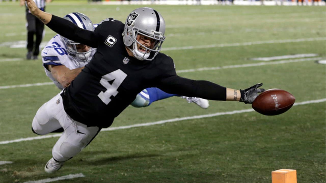 Ezekiel Elliott Jumps In Salvation Army Kettle to Celebrate TD (Video)