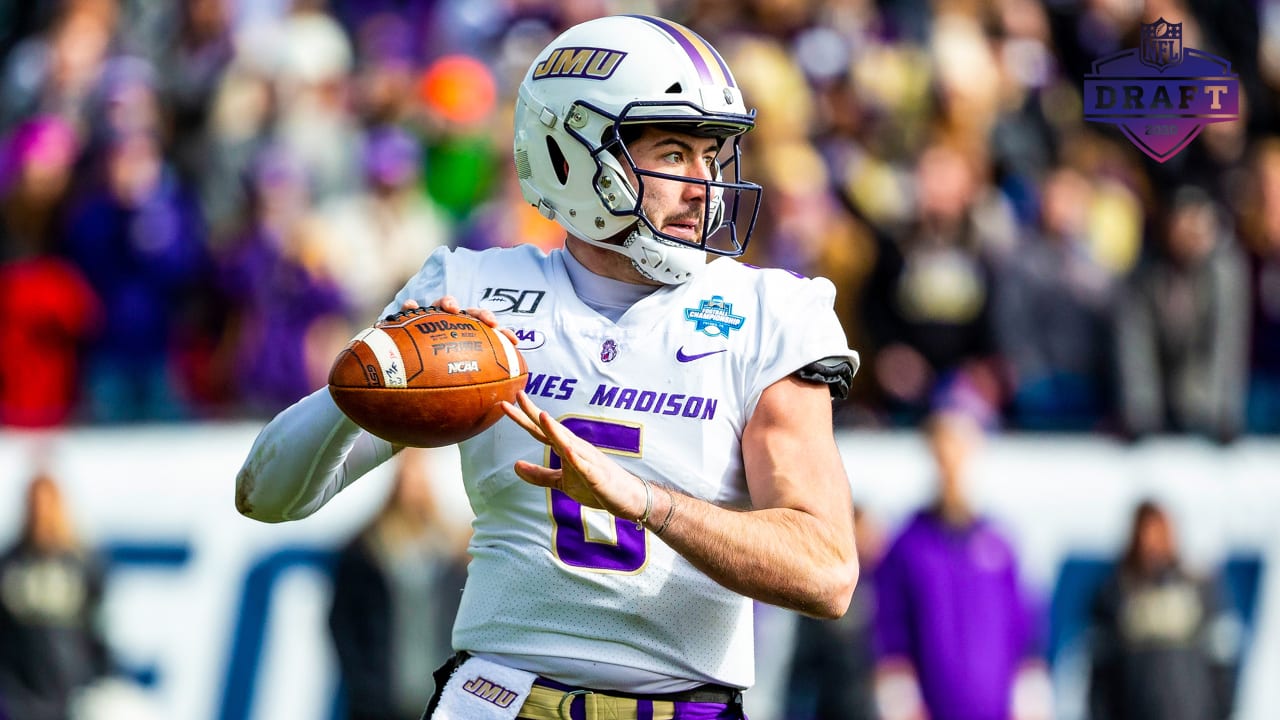 Broncos No. 3 QB Ben DiNucci throws lefty in practice