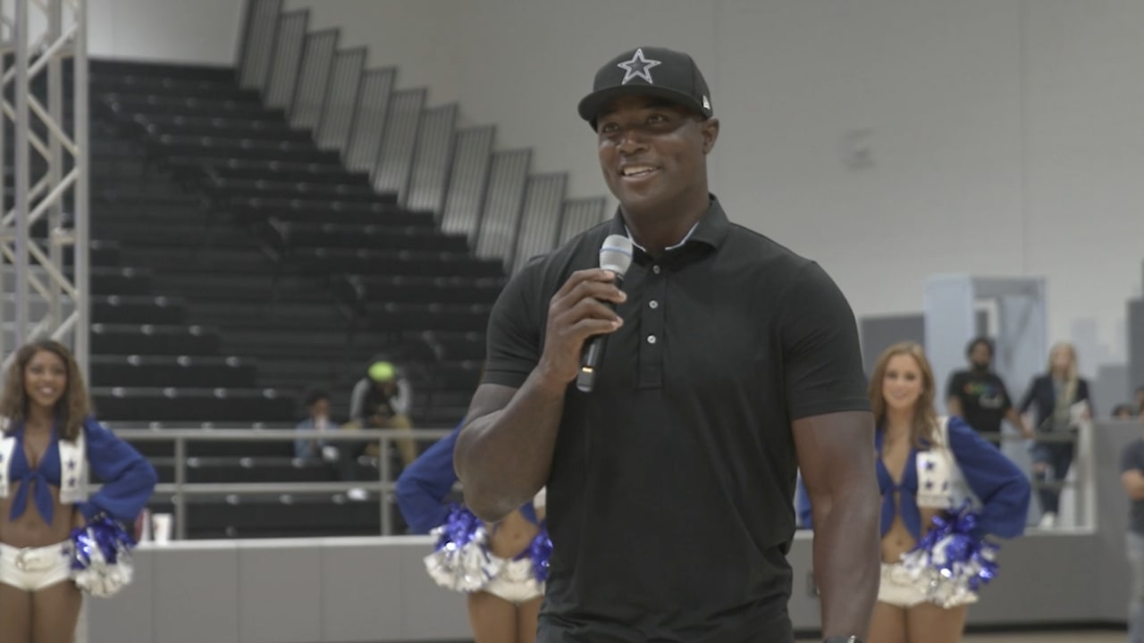 Cowboys great DeMarcus Ware supports new high school girls flag football  league in Fort Worth