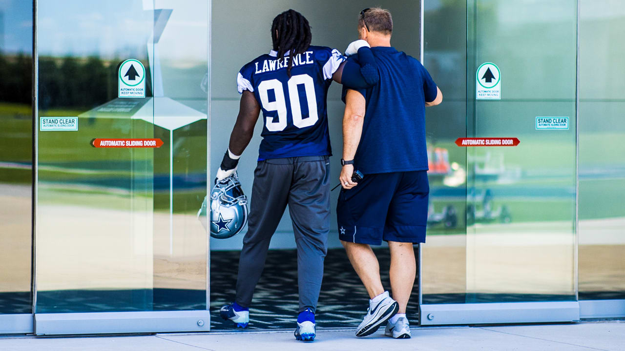 Dallas Cowboys rookie DeMarcus Lawrence breaks foot, out 8-12