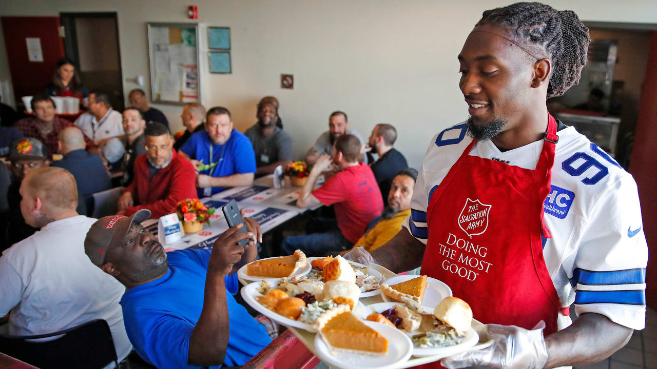 The Dallas Cowboys' Thanksgiving Game Food Offering Is an Absurd