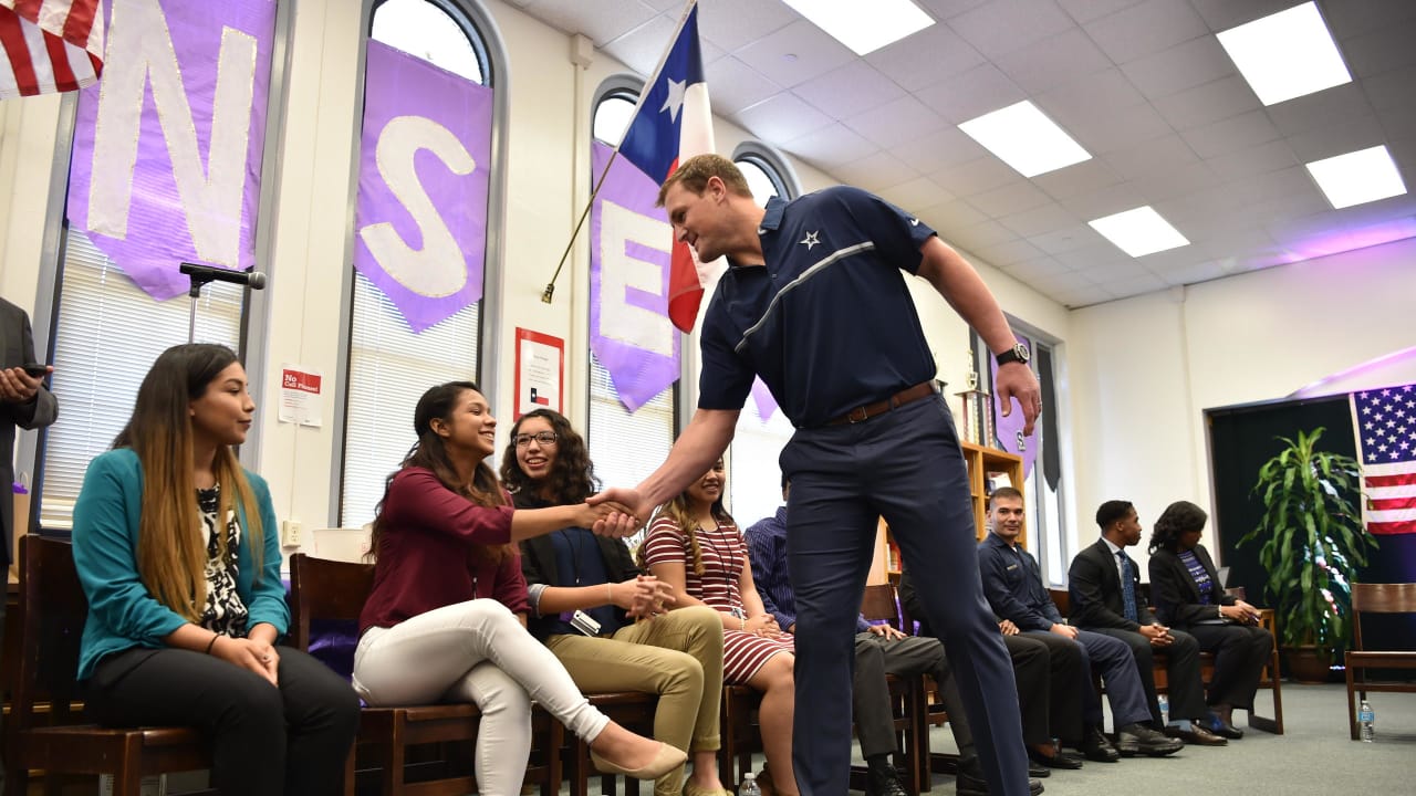 Cowboys Captains Join With U.S. Attorney General At Community Policing