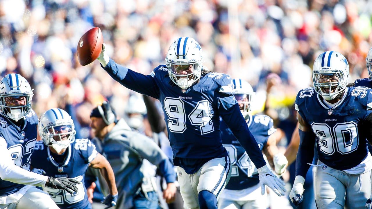 Dallas Cowboys John Phillips scores a touchdown against the