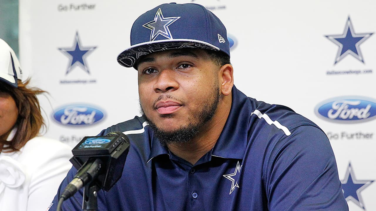 La’el Collins Back With Cowboys, Working Into Offseason Program