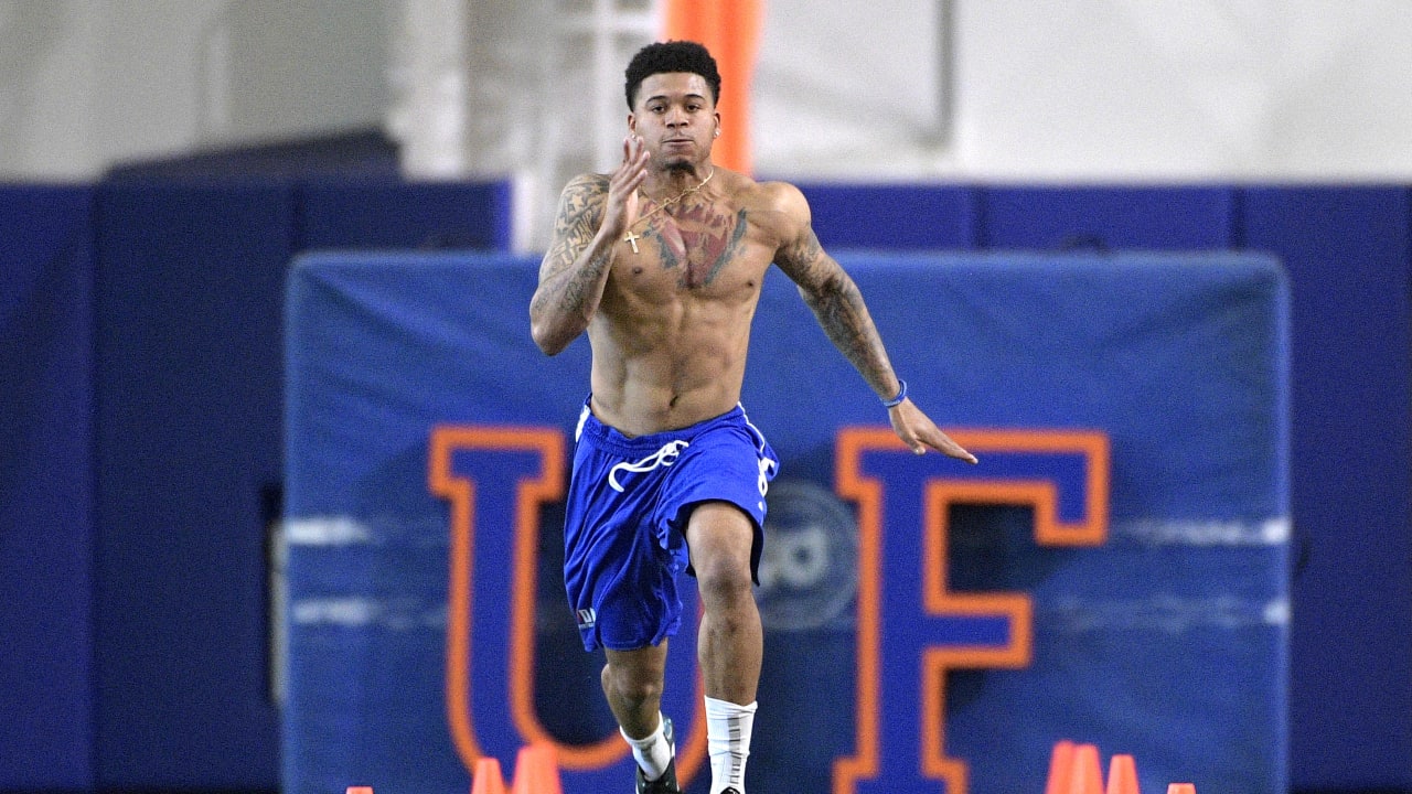 Atlanta Falcons cornerback Teez Tabor (20) runs onto the field before an NFL  football game against