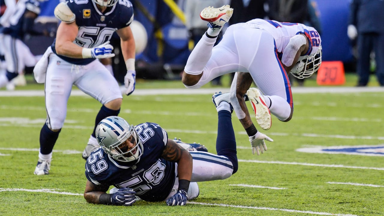 East Rutherford, New Jersey, USA. 10th Dec, 2017. Dallas Cowboys wide  receiver Dez Bryant (88) scores a touchdown during the NFL game between the Dallas  Cowboys and the New York Giants at