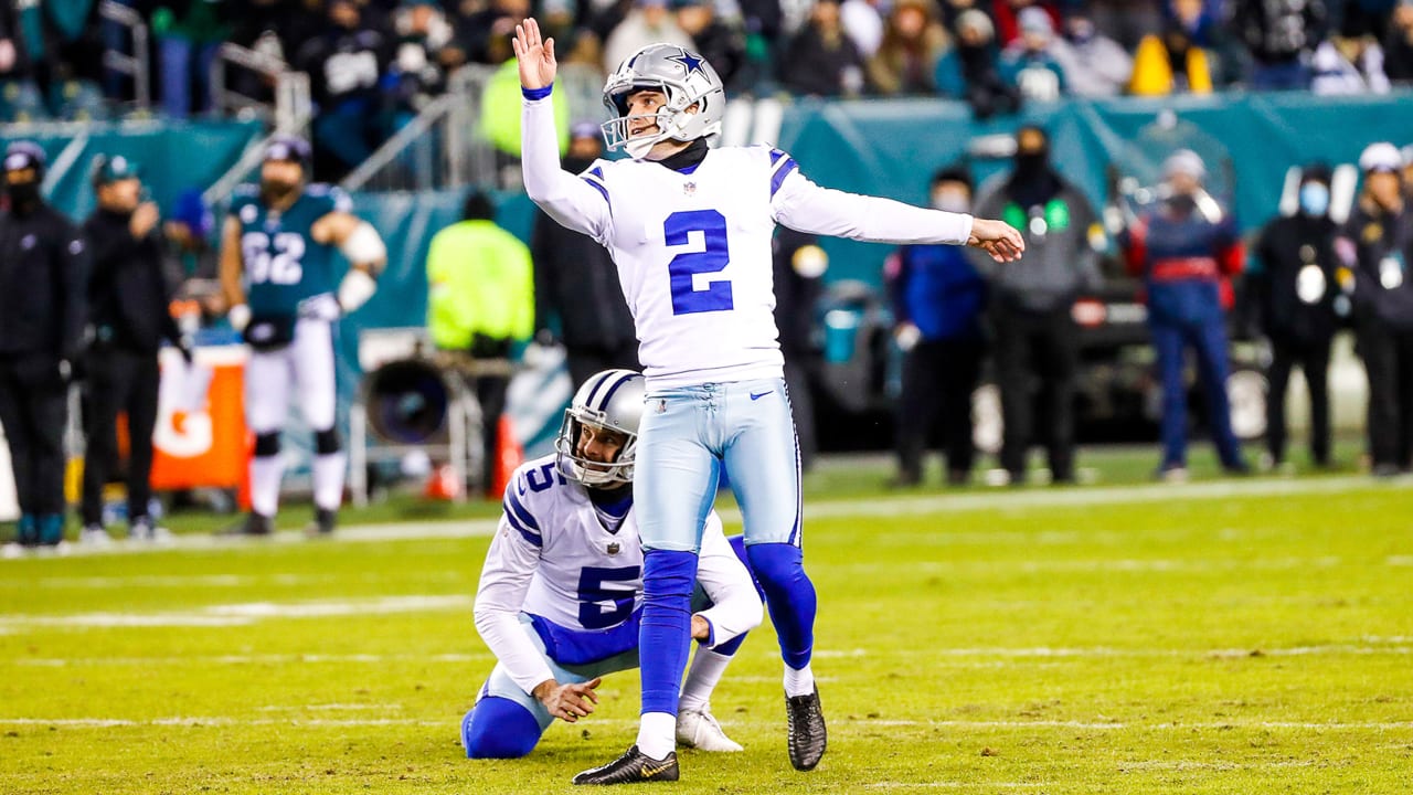 Watch: Zuerlein 59-yard knuckleball gives Cowboys halftime lead