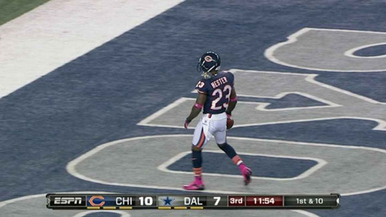 Chicago Bears wide receiver Devin Hester (23) carries the ball against the  Cleveland Browns in the